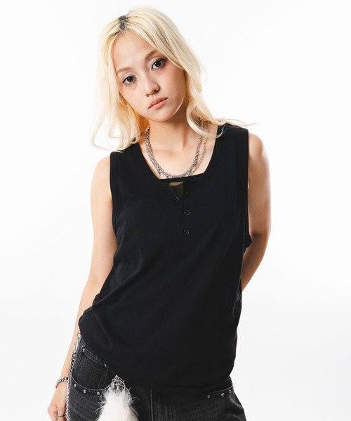 SHORT ROUND(ショートラウンド)の「SHORT ROUND/ヘンリーネックタンクトップ(タンクトップ・メンズ・ホワイト/ブラック・MEDIUM/LARGE)」の2枚目の写真