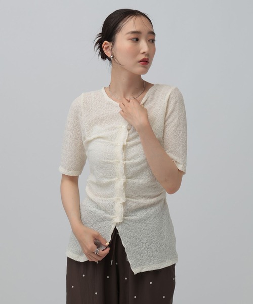 LEPSIM(レプシィム)の「タックフリルカーデプルオーバー 898357(Tシャツ/カットソー・レディース・オフホワイト/イエロー系その他/ブラック・FREE)」の2枚目の写真