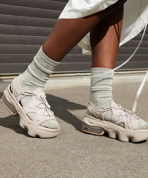 NIKE(ナイキ)の「【NIKE(ナイキ)】エア マックス ココ サンダル(スニーカー・レディース・ブラック/クリーム・23/25/24)」の3枚目の写真