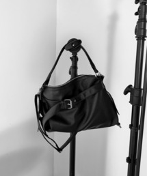 LVEU. | 【LVEU.】ベルトデザインショルダーバッグ / バッグ BAG 鞄 ショルダーバッグ ポケット A4 収納 ベルトデザイン 合成皮革 2way ブラック ZOZOTOWN限定(ショルダーバッグ)