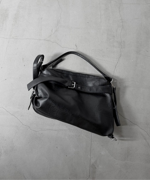 LVEU.(ラブユ.)の「【LVEU.】ベルトデザインショルダーバッグ / バッグ BAG 鞄 ショルダーバッグ ポケット A4 収納 ベルトデザイン 合成皮革 2way ブラック ZOZOTOWN限定(ショルダーバッグ・レディース・ブラック・FREE)」の11枚目の写真