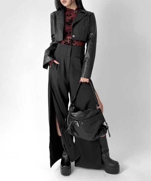 LVEU.(ラブユ.)の「【LVEU.】ベルトデザインショルダーバッグ / バッグ BAG 鞄 ショルダーバッグ ポケット A4 収納 ベルトデザイン 合成皮革 2way ブラック ZOZOTOWN限定(ショルダーバッグ・レディース・ブラック・FREE)」の8枚目の写真