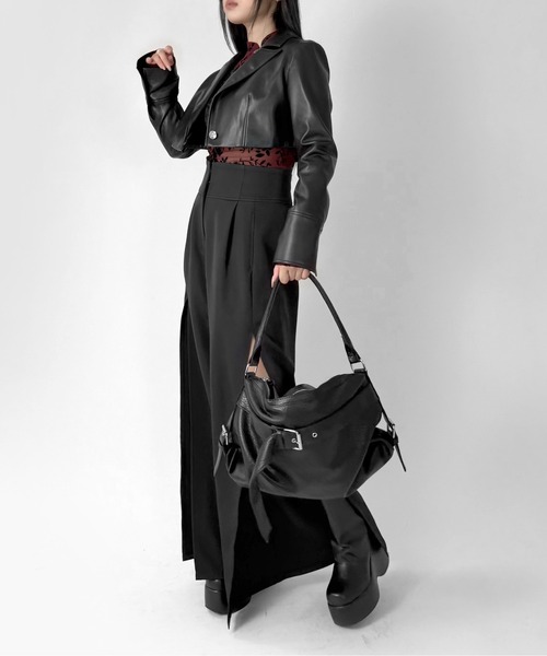 LVEU.(ラブユ.)の「【LVEU.】ベルトデザインショルダーバッグ / バッグ BAG 鞄 ショルダーバッグ ポケット A4 収納 ベルトデザイン 合成皮革 2way ブラック ZOZOTOWN限定(ショルダーバッグ・レディース・ブラック・FREE)」の9枚目の写真