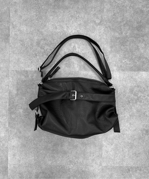 LVEU.(ラブユ.)の「【LVEU.】ベルトデザインショルダーバッグ / バッグ BAG 鞄 ショルダーバッグ ポケット A4 収納 ベルトデザイン 合成皮革 2way ブラック ZOZOTOWN限定(ショルダーバッグ・レディース・ブラック・FREE)」の13枚目の写真