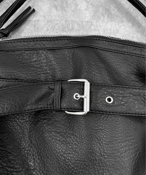LVEU.(ラブユ.)の「【LVEU.】ベルトデザインショルダーバッグ / バッグ BAG 鞄 ショルダーバッグ ポケット A4 収納 ベルトデザイン 合成皮革 2way ブラック ZOZOTOWN限定(ショルダーバッグ・レディース・ブラック・FREE)」の14枚目の写真