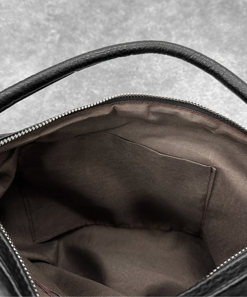 LVEU.(ラブユ.)の「【LVEU.】ベルトデザインショルダーバッグ / バッグ BAG 鞄 ショルダーバッグ ポケット A4 収納 ベルトデザイン 合成皮革 2way ブラック ZOZOTOWN限定(ショルダーバッグ・レディース・ブラック・FREE)」の18枚目の写真