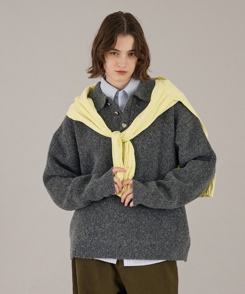 ONCILY(オンシェリー)の「26AW SILVER BUTTON SHAGGY KNIT POLO / 26AW シルバーボタンシャギーニットポロ(ニット/セーター・メンズ・チャコールグレー/ネイビー/ブラウン/レッド/ブルー/グリーン/アイボリー/グリーン系その他/オレンジ系その他/ブルーグリーン・SMALL/MEDIUM/LARGE)」の3枚目の写真