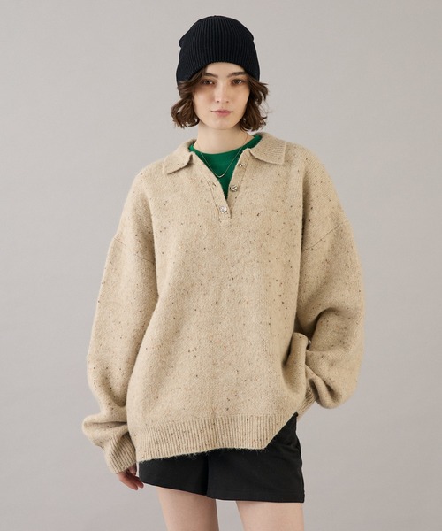 ONCILY(オンシェリー)の「26AW SILVER BUTTON SHAGGY KNIT POLO / 26AW シルバーボタンシャギーニットポロ(ニット/セーター・メンズ・チャコールグレー/ネイビー/ブラウン/レッド/ブルー/グリーン/アイボリー/グリーン系その他/オレンジ系その他/ブルーグリーン・SMALL/MEDIUM/LARGE)」の2枚目の写真