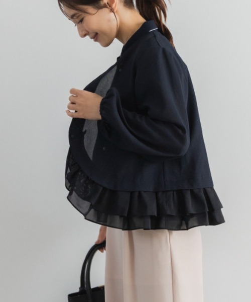 Sono(ソーノ)の「【SONO/ソーノ】【Breeze flow cloth】ラウンドフリルジャケブラウス(ノーカラージャケット・レディース・ホワイト/ネイビー・F)」の4枚目の写真