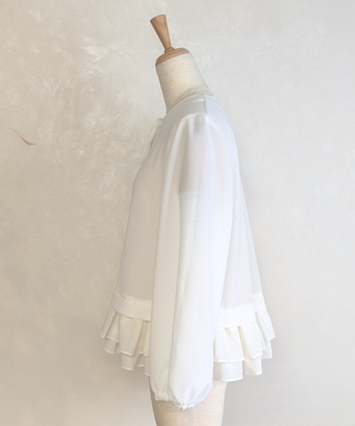 Sono(ソーノ)の「【SONO/ソーノ】【Breeze flow cloth】ラウンドフリルジャケブラウス(ノーカラージャケット・レディース・ホワイト/ネイビー・F)」の12枚目の写真