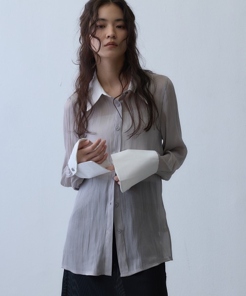 Clum(クルム)の「bicolor long cuffs sheer shirt / バイカラーロングカフスシアーシャツ(シャツ/ブラウス・レディース・ダークグレー・MEDIUM/LARGE/SMALL)」の1枚目の写真