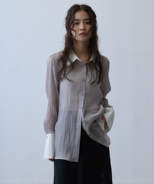 Clum(クルム)の「bicolor long cuffs sheer shirt / バイカラーロングカフスシアーシャツ(シャツ/ブラウス・レディース・ダークグレー・MEDIUM/LARGE/SMALL)」の2枚目の写真