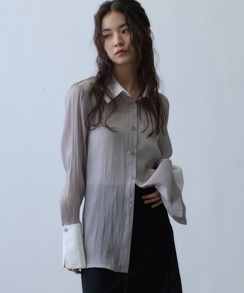 Clum(クルム)の「bicolor long cuffs sheer shirt / バイカラーロングカフスシアーシャツ(シャツ/ブラウス・レディース・ダークグレー・MEDIUM/LARGE/SMALL)」の3枚目の写真