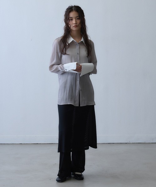 Clum(クルム)の「bicolor long cuffs sheer shirt / バイカラーロングカフスシアーシャツ(シャツ/ブラウス・レディース・ダークグレー・MEDIUM/LARGE/SMALL)」の5枚目の写真