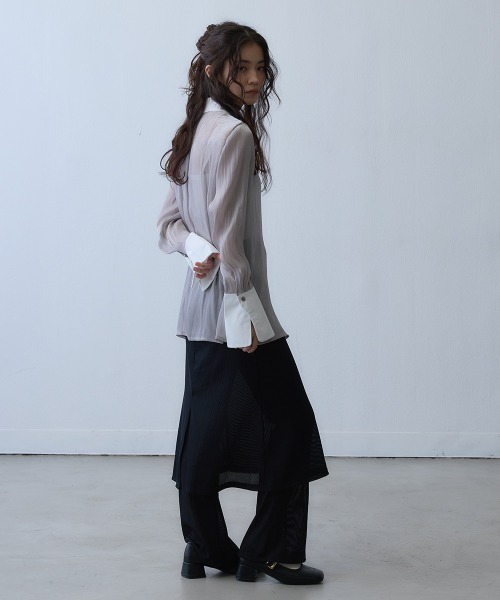 Clum(クルム)の「bicolor long cuffs sheer shirt / バイカラーロングカフスシアーシャツ(シャツ/ブラウス・レディース・ダークグレー・MEDIUM/LARGE/SMALL)」の7枚目の写真