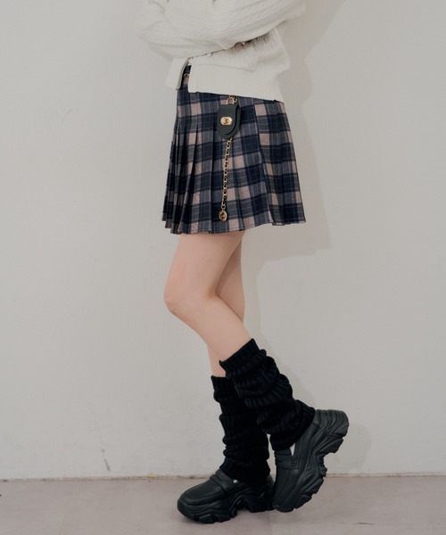 continuer de NICE CLAUP(コンティニューデナイスクラップ)の「チャーム付プリーツミニSK(スカート・レディース・ブラック系その他/グレー系その他2/チャコールグレー/ブラウン/ブラック・FREE)」の6枚目の写真