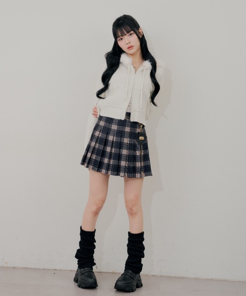 continuer de NICE CLAUP(コンティニューデナイスクラップ)の「チャーム付プリーツミニSK(スカート・レディース・ブラック系その他/グレー系その他2/チャコールグレー/ブラウン/ブラック・FREE)」の9枚目の写真
