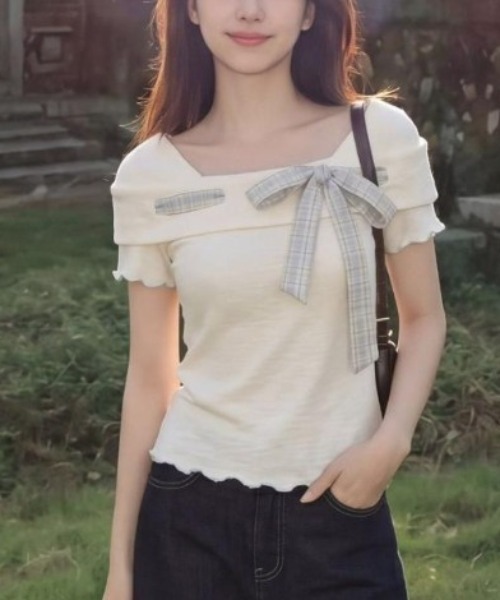 semplice(センプリチェ)の「Tシャツ【韓国ファッション】(Tシャツ/カットソー・レディース・ベージュ/グリーン・F)」の1枚目の写真