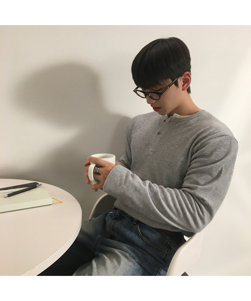 SENTAIR（センテア）の「リブドマッスルフィットヘンリーネック半袖Tシャツ _4カラー（Tシャツ/カットソー・メンズ・ライトグレー/ブラック/ブラウン/チャコール/アイボリー・MEDIUM/LARGE/X-LARGE）」の3枚目の写真