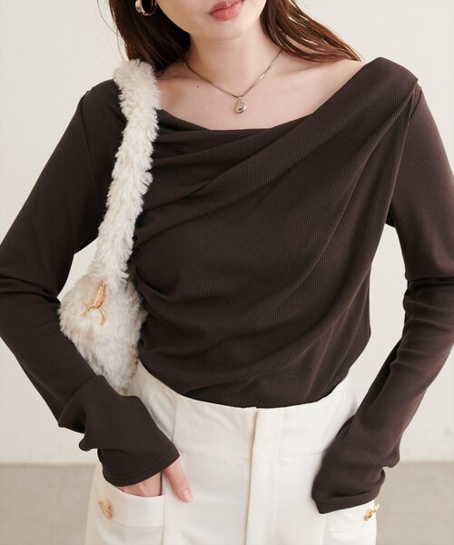 natural couture(ナチュラルクチュール)の「ドレープカットプルオーバー(Tシャツ/カットソー・レディース・チャコールグレー/ライトベージュ/ブラック/アイボリー/ブラウン・FREE)」の5枚目の写真