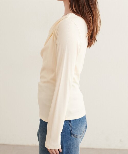 natural couture(ナチュラルクチュール)の「ドレープカットプルオーバー(Tシャツ/カットソー・レディース・チャコールグレー/ライトベージュ/ブラック/アイボリー/ブラウン・FREE)」の6枚目の写真