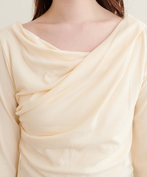 natural couture(ナチュラルクチュール)の「ドレープカットプルオーバー(Tシャツ/カットソー・レディース・チャコールグレー/ライトベージュ/ブラック/アイボリー/ブラウン・FREE)」の8枚目の写真