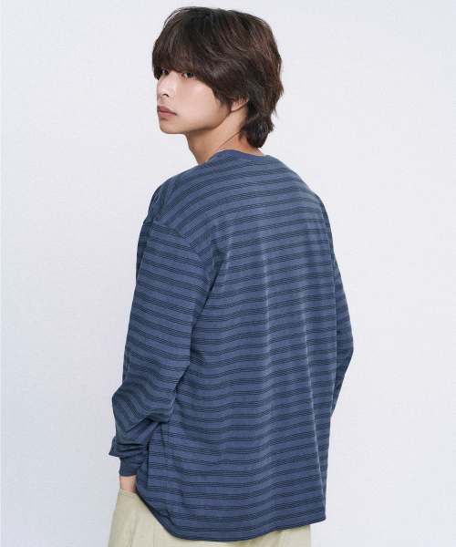 MOOVN(ムブン)の「エッセンシャル ピグメント ストライプ ロングスリーブ Tシャツ ネイビー(Tシャツ/カットソー・レディース・その他・SMALL/MEDIUM/LARGE)」の2枚目の写真