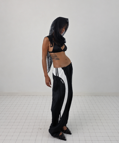 DOGMA EHKS(ドグマ エックス)の「ORCA TRACK PANTS BLACK(スウェットパンツ・レディース・その他・SMALL/MEDIUM)」の4枚目の写真