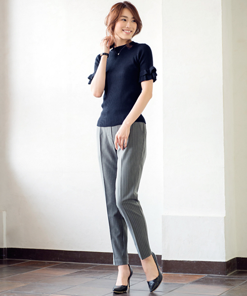 Pierrot(ピエロ)の「フリル袖 リブニット(ニット/セーター・レディース・ベージュ/ネイビー/オフホワイト/杢グレー/ブラック/ボルドー/グリーン/ライトピンク/イエロー・L/M)」の15枚目の写真