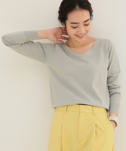 A part by（アパートバイ）の「【WEB限定カラー】12GAcCo VネックPO 744573 （ニット/セーター・レディース・グレー/ブルー/コーラルピンク/レッド/ベージュ/オレンジ/ブラック/クリアグリーン/ホワイト/ピンク・LARGE/MEDIUM）」の4枚目の写真