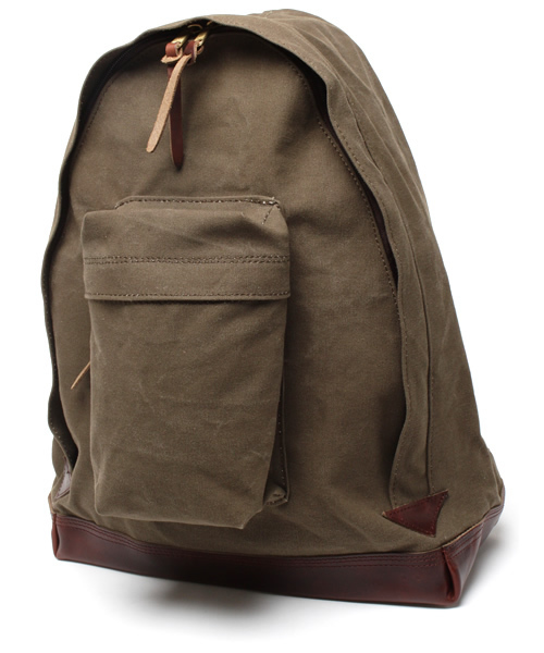 BEAMS PLUS(ビームスプラス)の「ARTS & CRAFTS / デイバッグ(バックパック/リュック・メンズ・カーキ/オリーブ・ONE SIZE)」の2枚目の写真