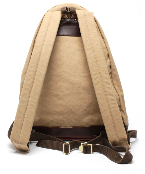 BEAMS PLUS(ビームスプラス)の「ARTS & CRAFTS / デイバッグ(バックパック/リュック・メンズ・カーキ/オリーブ・ONE SIZE)」の4枚目の写真
