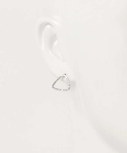 TONE SELECT GOODS(トーンセレクトグッズ)の「【Mirisa】三角ピアス silver(ピアス(両耳用)・レディース・その他・FREE)」の4枚目の写真