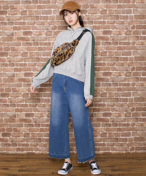 LUGG NAGG(ラグナグ)の「【Jewelobe/ ジュエローブ】フェイクファー ボディバッグ(ボディバッグ/ウエストポーチ・レディース・ブラック/ベージュ・FREE)」の13枚目の写真