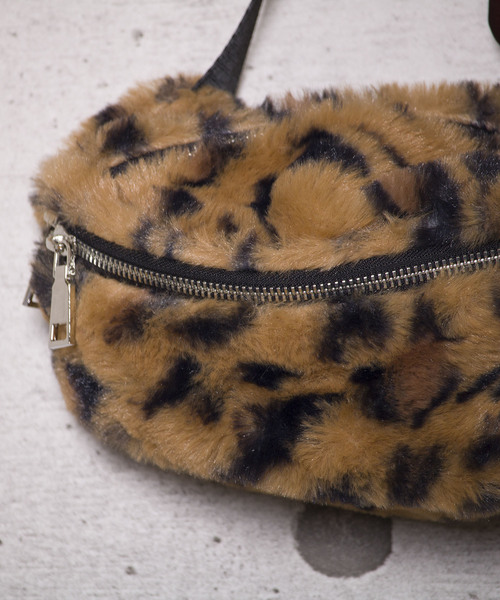 LUGG NAGG(ラグナグ)の「【Jewelobe/ ジュエローブ】フェイクファー ボディバッグ(ボディバッグ/ウエストポーチ・レディース・ブラック/ベージュ・FREE)」の10枚目の写真