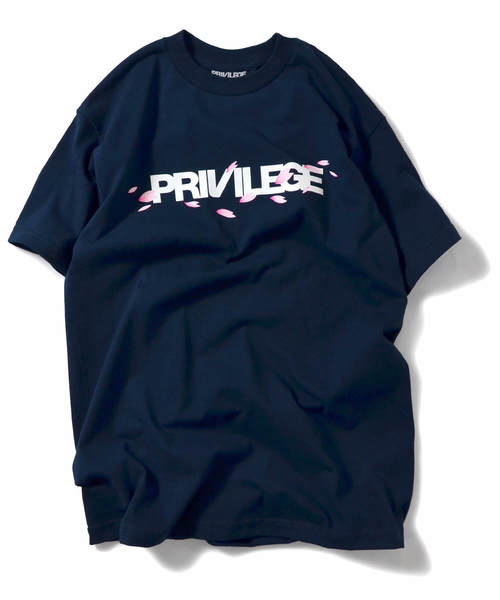 PRIVILEGE（プリビレッジ）の「プリビレッジ [PRIVILEGE] - サクラ コア ロゴ 半袖 Tシャツ [SAKURA CORE LOGO TEE]（Tシャツ/カットソー・メンズ・ホワイト/ブラック/ネイビー・MEDIUM/LARGE/X-LARGE）」の3枚目の写真