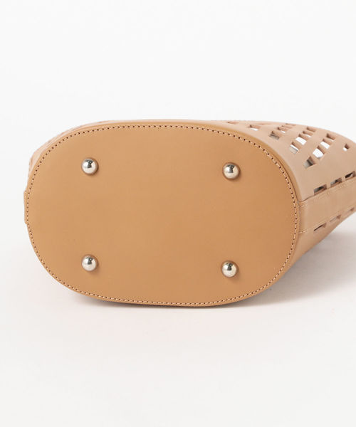 EFFE BEAMS(エッフェビームス)の「HEREU / COLMADO XS レザートートバッグ(トートバッグ・レディース・ブラウン系その他4・ONE SIZE)」の5枚目の写真