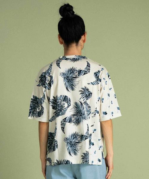 UNITED TOKYO(ユナイテッドトウキョウ)の「テクニカルアロハカットソー(Tシャツ/カットソー・メンズ・ブルー/レッド・1/2/3)」の5枚目の写真