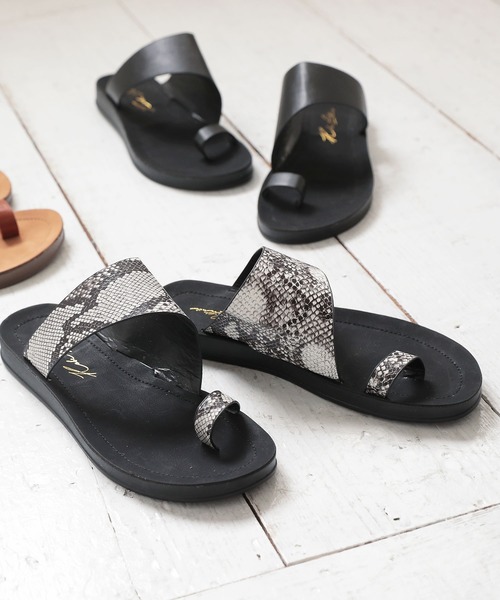 KOBE LETTUCE（コウベレタス）の「フラットサムループ切り替えサンダル（サンダル・レディース・ブラック/キャメル/パイソン・LL/S/M/L）」の9枚目の写真