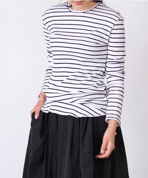 AKTE（アクテ）の「ベーシックタイトプルオーバー（Tシャツ/カットソー・レディース・ホワイト/ブラック/ホワイト×ブラック/コーラルピンク/グリーン・FREE）」の3枚目の写真