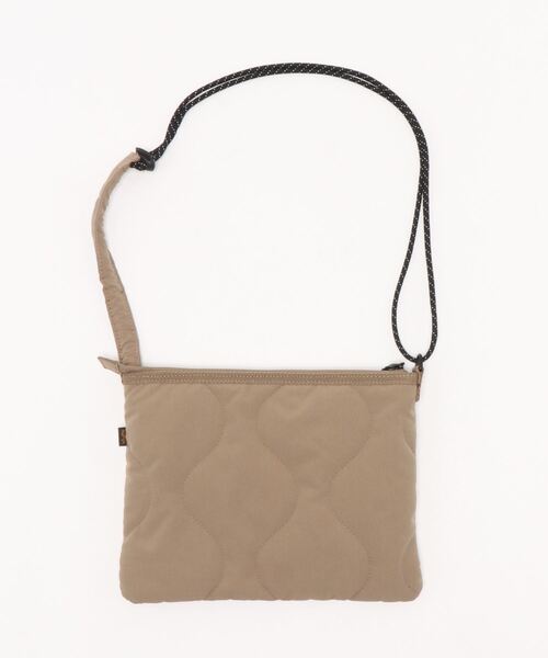 Alpha Industries（アルファインダストリーズ）の「【ALPHA】キルトサコッシュ（ショルダーバッグ・レディース・ベージュ/オリーブ・ONE SIZE）」の3枚目の写真
