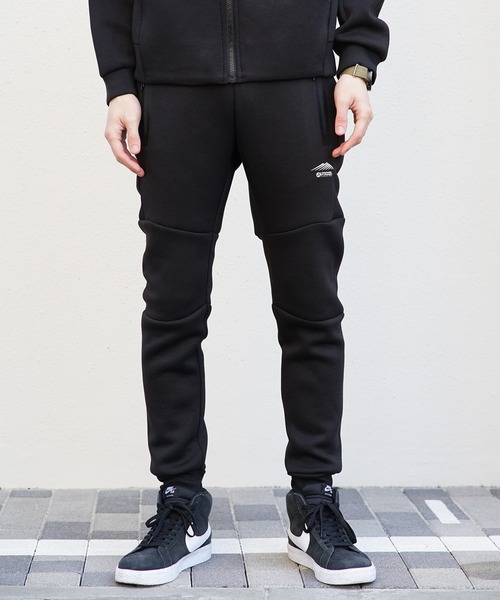 OUTDOOR PRODUCTS（アウトドアプロダクツ）の「【OUTDOOR PRODUCTS】エアダンボールジョガーパンツ　柔軟なストレッチ性とハリのある素材　テーパードシルエット　ワンポイントブランドロゴ（スウェットパンツ・メンズ・ブラック/グレー・X-LARGE/LARGE/SMALL/MEDIUM）」の4枚目の写真