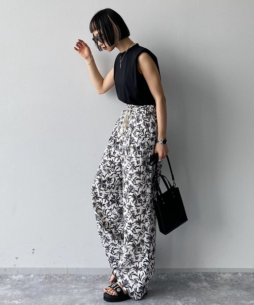 PAGEBOY（ページボーイ）の「リーフフラワーイージーパンツ（その他パンツ・レディース・ホワイト系その他2/ホワイト系その他/ブラック・FREE）」の6枚目の写真