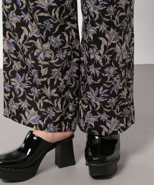 PAGEBOY（ページボーイ）の「リーフフラワーイージーパンツ（その他パンツ・レディース・ホワイト系その他2/ホワイト系その他/ブラック・FREE）」の16枚目の写真