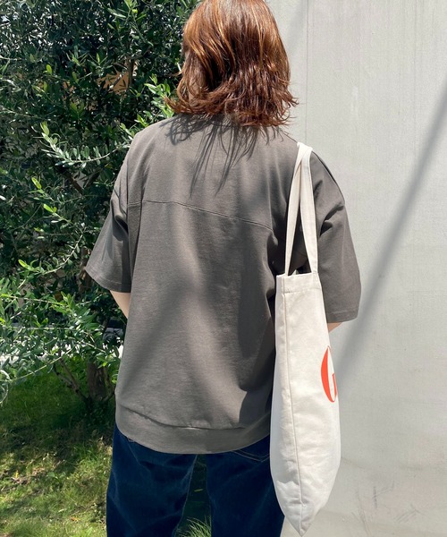 HER CLOSET(ハークローゼット)の「【HERCLOSET】7オンスヘビーウェイトコットン後ろ切替ビッグTシャツ(Tシャツ/カットソー・レディース・ホワイト/チャコールグレー/ブラック/ベージュ/パープル/ブルー・M)」の3枚目の写真