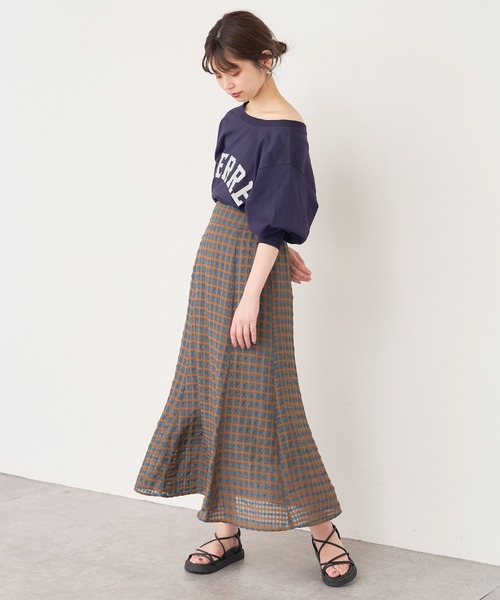 natural couture(ナチュラルクチュール)の「【WEB限定】カレッジロゴボリュームスリーブT(Tシャツ/カットソー・レディース・オフホワイト/グレー/ネイビー/ピンク・FREE)」の11枚目の写真