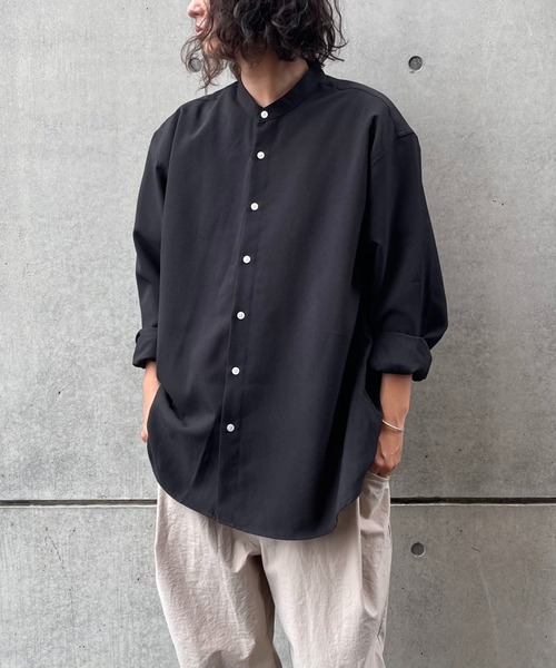 natto（ナット）の「【ユニセックスアイテム】smooth band collar shirt / 肌触り滑らかなバンドカラーのクルーネックシャツ（シャツ/ブラウス・レディース・ブラック/ベージュ/ライム・FREE）」の4枚目の写真