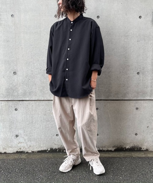 natto（ナット）の「【ユニセックスアイテム】smooth band collar shirt / 肌触り滑らかなバンドカラーのクルーネックシャツ（シャツ/ブラウス・レディース・ブラック/ベージュ/ライム・FREE）」の5枚目の写真