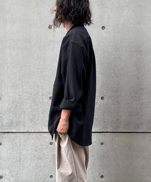 natto（ナット）の「【ユニセックスアイテム】smooth band collar shirt / 肌触り滑らかなバンドカラーのクルーネックシャツ（シャツ/ブラウス・レディース・ブラック/ベージュ/ライム・FREE）」の6枚目の写真
