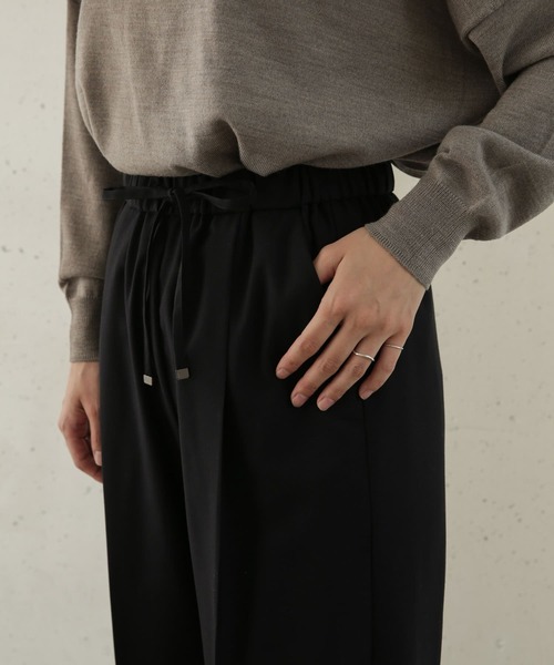 URBAN RESEARCH DOORS（アーバンリサーチドアーズ）の「クリアツイルストレートパンツ（その他パンツ・レディース・チャコールグレー/ブラック・36/38）」の9枚目の写真